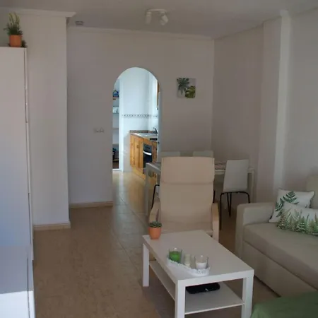 Huebsche Erdgeschosswohnung Mit Grossem Garten By Interhome * טורבייחה