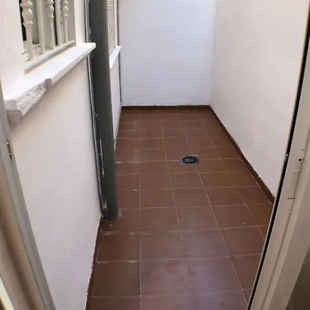 Huebsche Erdgeschosswohnung Mit Grossem Garten By Interhome *